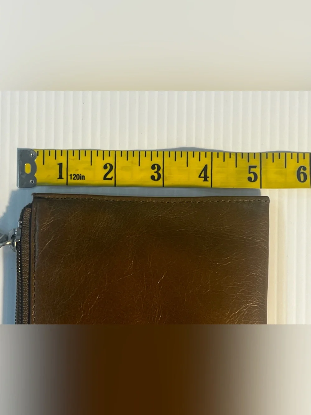 HOBO Vida Wristlet In Polished Leather - Truffle